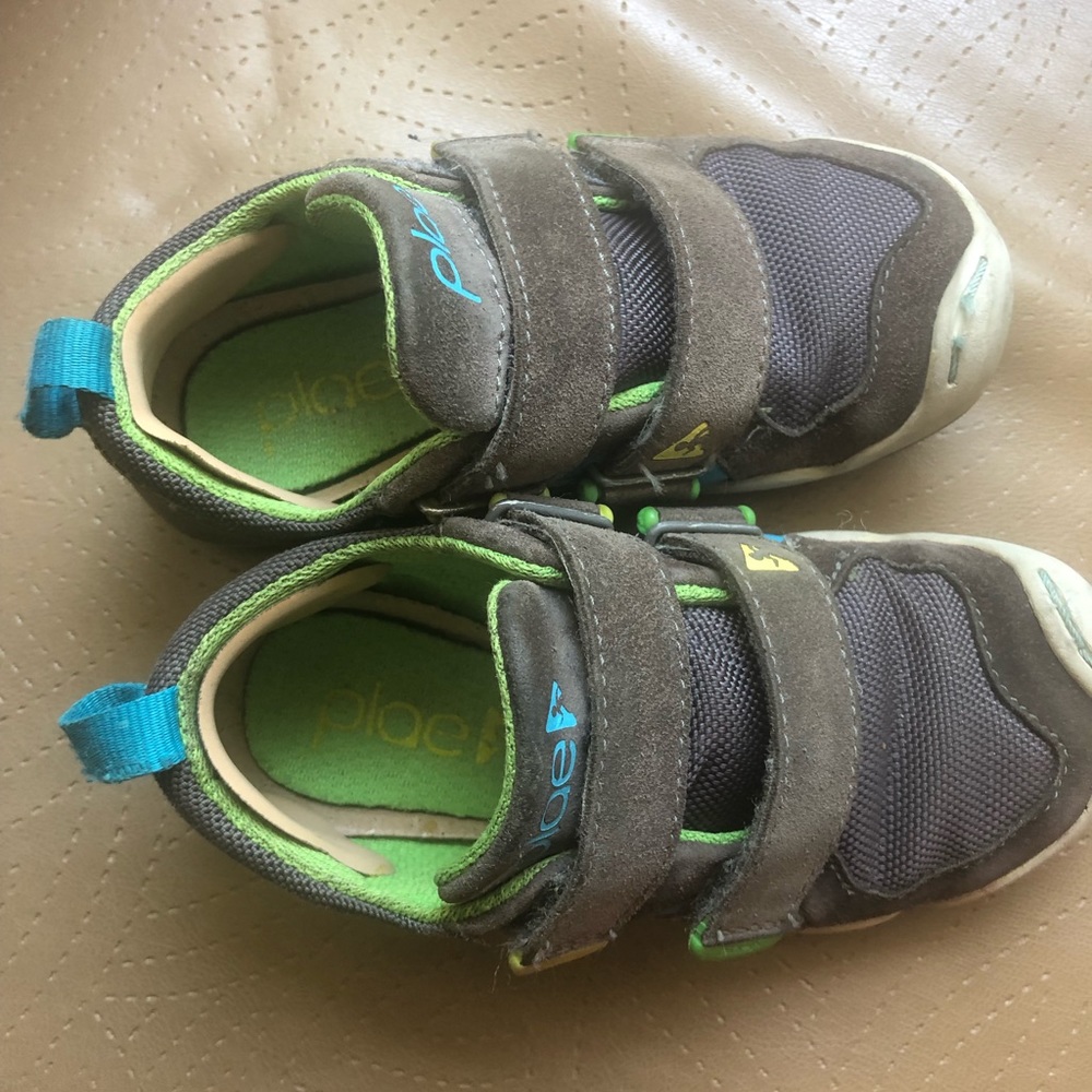 Plae shoes